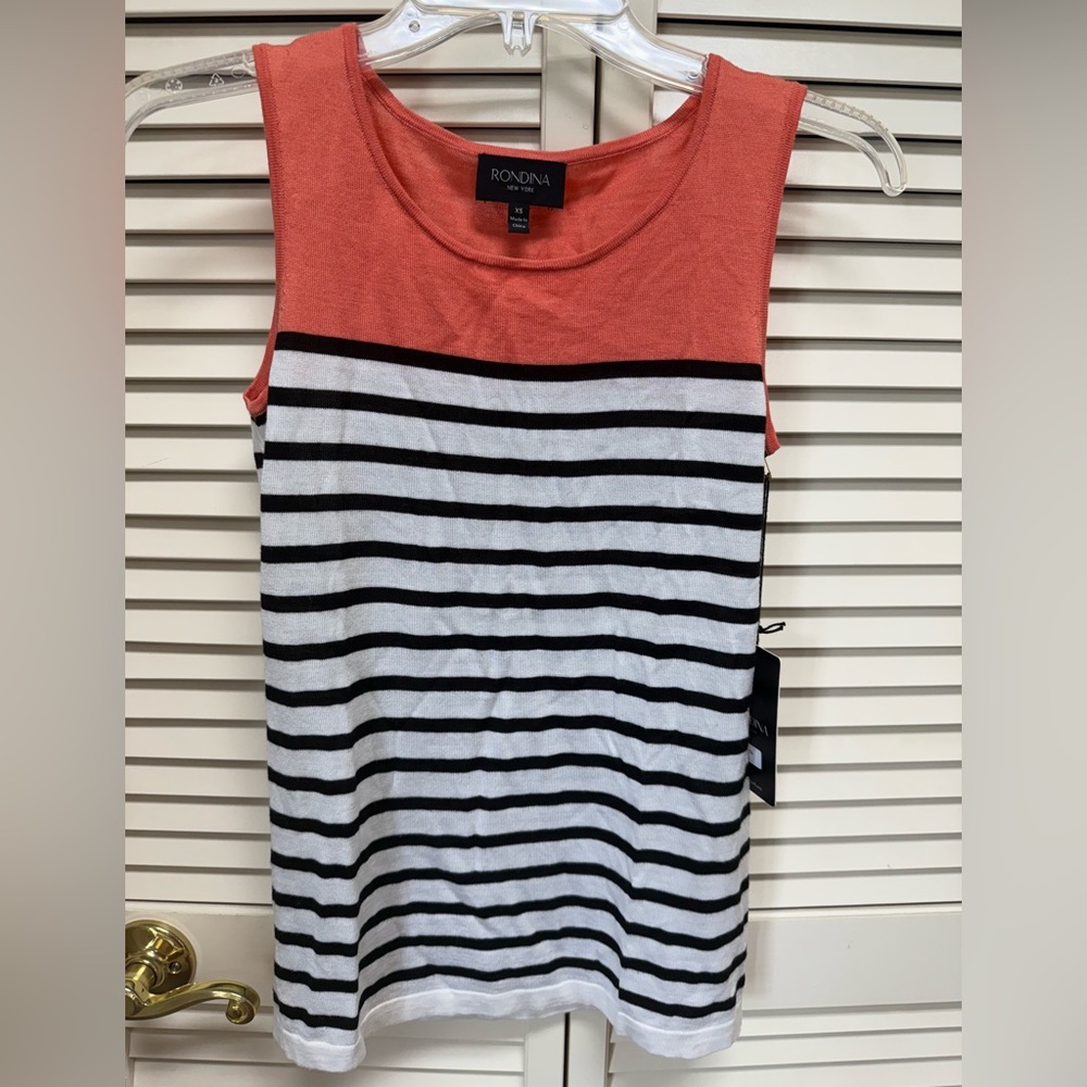 RONDINA NY 
Coral and Black Knit Top